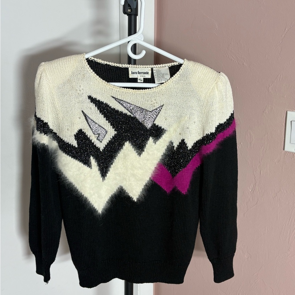 80s Lara Ferrante sweater 

Nice beautiful piece 
Size Medium